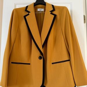 Women’s Plus Size Le Suit Mustard Colored Blazer. Size 18W.